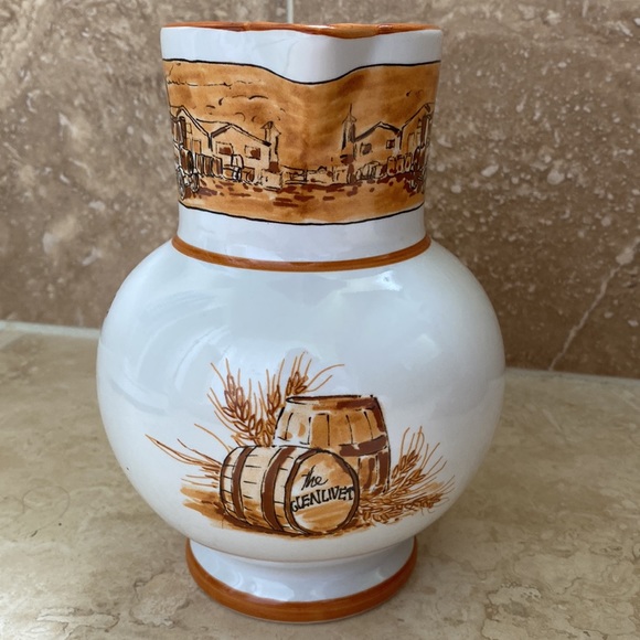 The Glenlevit 12 yr Scotch Whiskey porcelain pitcher :: Made in Revol France - Picture 3 of 7